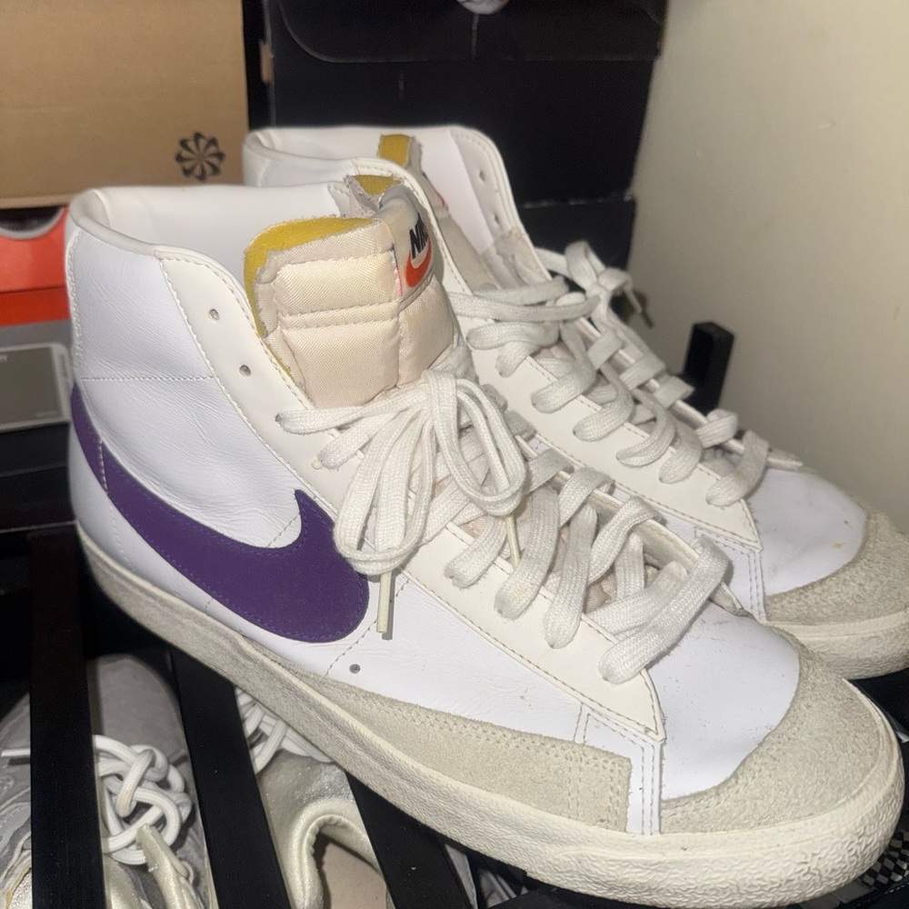 Excellent condition!!! Nike 07’ blazer White and Purple High-Tops